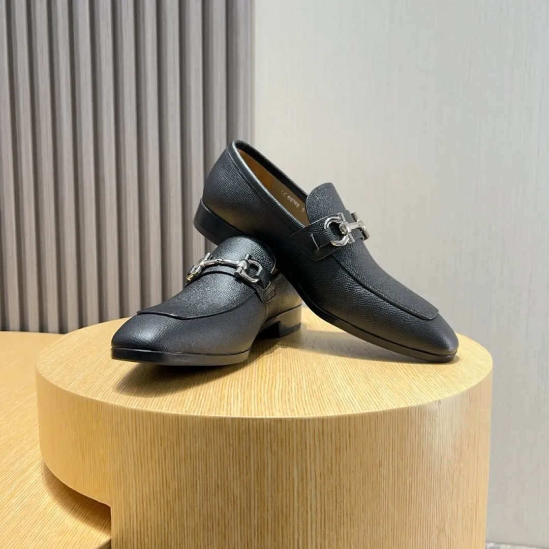 Factory P620💰🔥《ferragamo》👏Latest•High-end top brand luxury~purchasing agent, top~quality. New fashionable business men's shoes 🔜The uppers are made of original palm-print cowhide➕cowhide·lining, with fine workmanship. The original stylish and soft combination wear-resistant and non-slip outsole is light and comfortable on the feet. The real thing looks better in real life. Size: 38/44